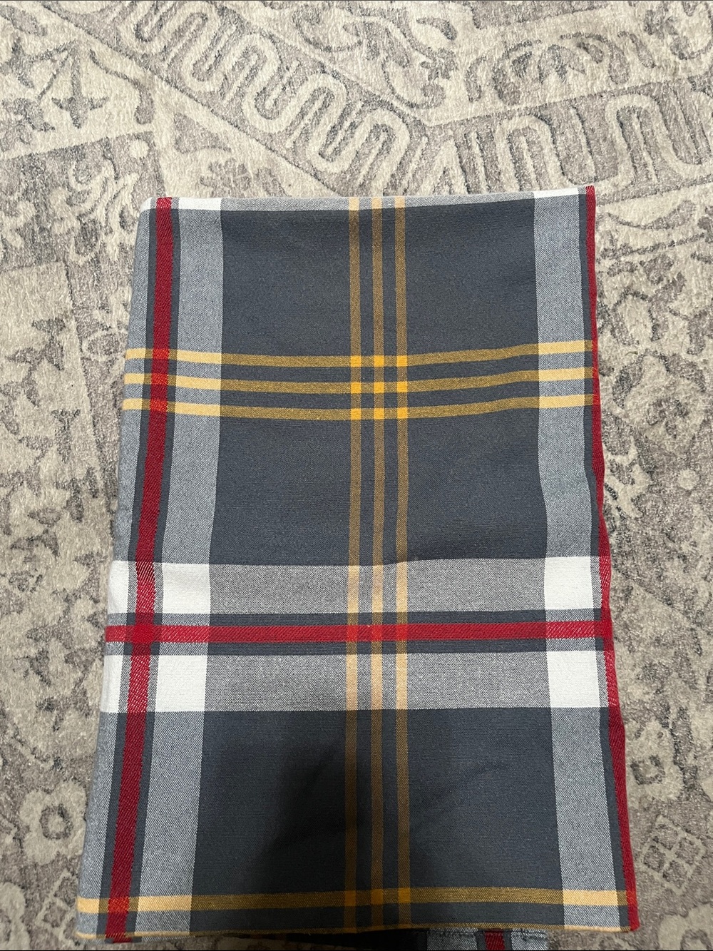 Better Homes & Garden table cloth